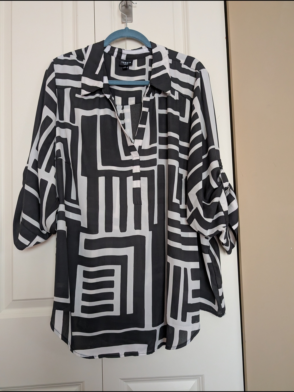 torrid Black & White Geometric Collared Harper Top